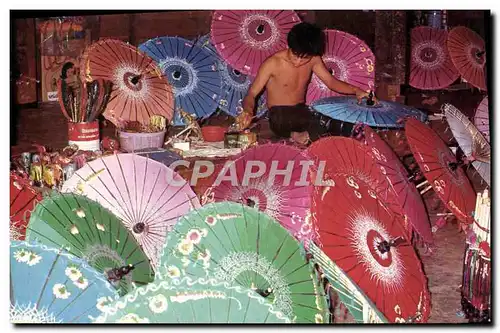 Cartes postales moderne Thailande The home industry of making umbrallas in Chiengmai