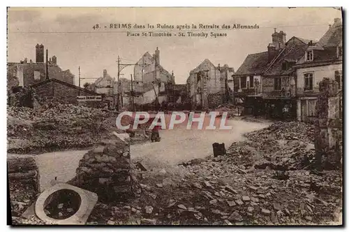 Cartes postales Reims Dans les Ruines apres la Retraite des Allemands Militaria