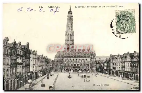 Ansichtskarte AK Arras L&#39Hotel de Ville et la Petite Place