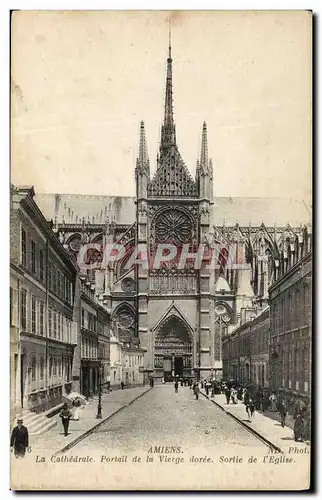 Ansichtskarte AK Amiens La Cathedrale Portail de la Vierge Doree Sortie de L&#39Eglise