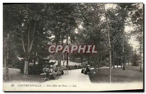 Cartes postales Contrexeville Une Allee du Parc