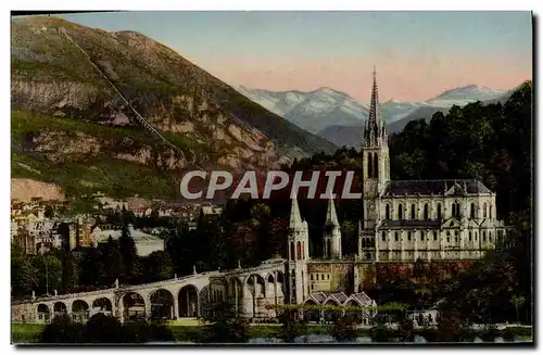 Cartes postales Lourdes La Basilique et le Pic du Jer