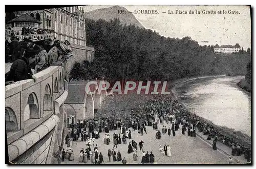 Cartes postales Lourdes La Place De La grotte Et Le Gave