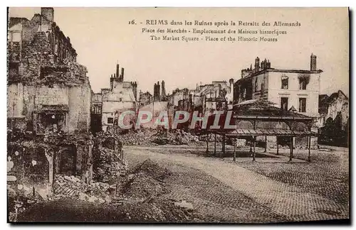 Cartes postales Reims Dans Les Ruines Apres La Retraite Des Allemands Place Des Marches Militaria