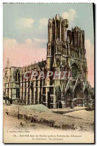 Ansichtskarte AK Reims Dans Les Ruines Apres La Retraite Des Allemandes La Cathedrale Militaria