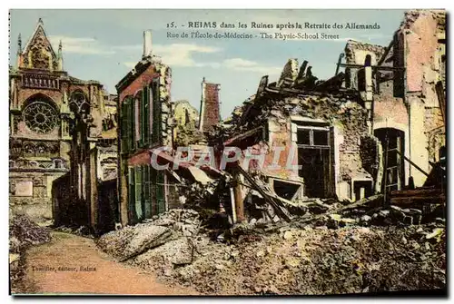 Ansichtskarte AK Reims Dans Les Ruines Apres La Retraite Des Allemandes Rue De l&#39Ecole De Medecine Militaria