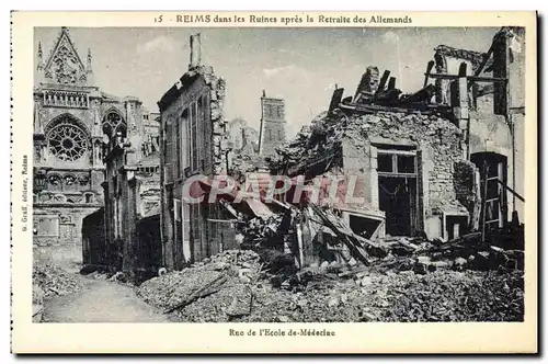 Ansichtskarte AK Reims Dans Les Ruines Apres La Retraite Des Allemands Rue De l&#39Ecole De Medecine Militaria