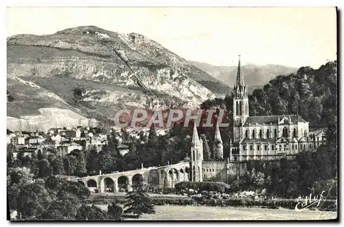 Cartes postales Lourdes La Basilique Et Le Pic du Jer