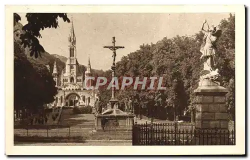 Cartes postales Lourdes La Basilique et l&#39esplanade