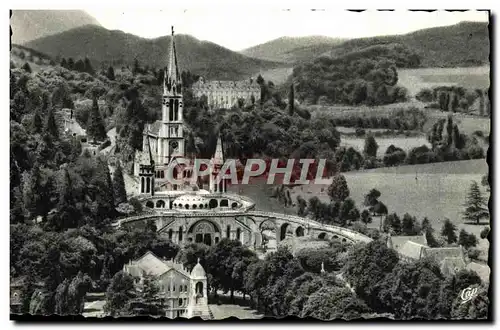 Cartes postales moderne Lourdes La Basilique et le Monument Interallie