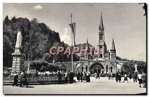 Cartes postales Lourdes La Basilique la Vierge Couronnee