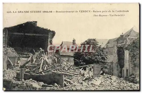 Cartes postales Verdun Ruines Pres de la Cathedrale Militaria