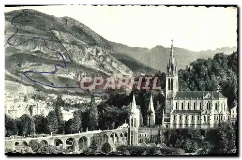 Cartes postales moderne Lourdes La Basilique Vue De Cote Et Les Pyrenees