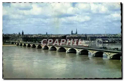 Cartes postales moderne Bordeaux Le Pont de Piere Vue Generale Sur La Ville