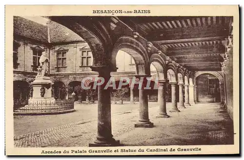 Ansichtskarte AK Besancon les Bains Arcades du Palais Granvelle et Statue du Cardinal de Granvelle