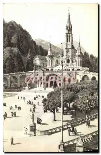 Cartes postales Lourdes La Basilique et L&#39Esplanade