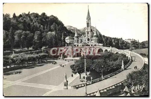 Cartes postales Lourdes La Basilique et L&#39Esplanade