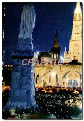 Cartes postales moderne Lourdes La Basilique La Nuit Et La Vierge Couronnee