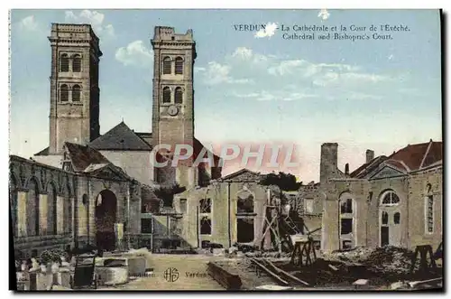 Cartes postales Verdun La Cathedrale Et La Cour De L'Eveche Militaria