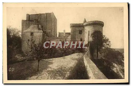 Cartes postales Loches Le Chateau Le donjon L&#39entree et la cour Louis XI