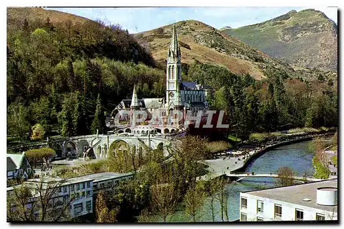 Cartes postales moderne Lourdes La Basilique le Gave