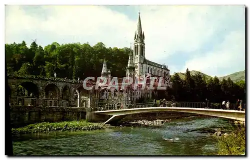 Cartes postales moderne Lourdes La Basilique et le Gave