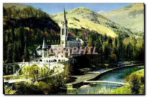 Cartes postales moderne Lourdes La Basilique le Gave et un des Deux nouveaux ponts