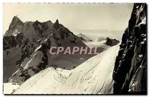 Cartes postales moderne Chamonix Mont Blanc Teleferique de l'aiguille du Midi Dent du geant Aretes de Rochefort et gr