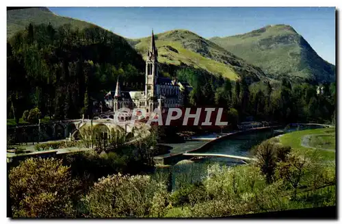 Cartes postales moderne Lourdes La Basilique le Gave et les nouveaux ponts