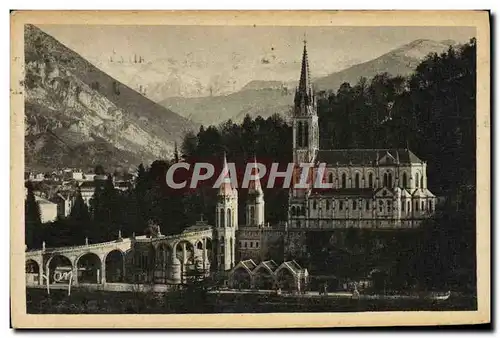 Cartes postales Lourdes St Michel la Basilique et les montagnes