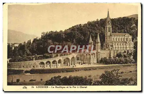 Cartes postales Lourdes La basilique et le fer a cheval