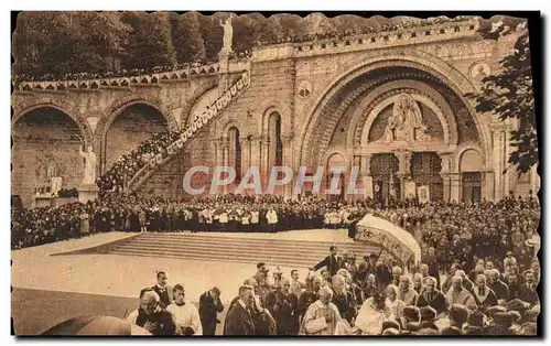 Ansichtskarte AK Lourdes Benediction des Malades Devant le Rosaire