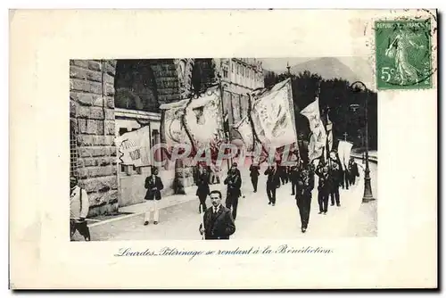 Cartes postales Lourdes Pelerinage se rendant a la benediction