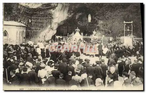 Cartes postales Lourdes La grotte avant le depart de la procession