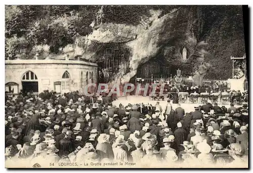 Cartes postales Lourdes La Grotte Pendant la Messe