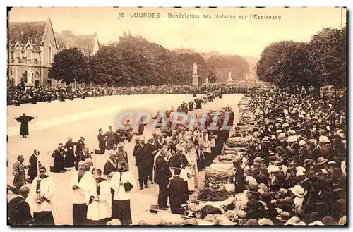 Cartes postales Lourdes Benediction des Malades Sur L&#39Esplanade