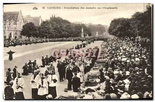 Cartes postales Lourdes Benediction des Malades Sur l&#39Esplanade