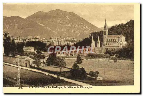 Cartes postales Lourdes La Basilique La Ville et le Pic du Jer