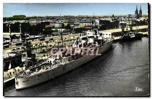 Cartes postales moderne Croiseur Devant Les Quinconces Port Autonome De Bordeaux Bateau