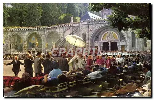 Cartes postales Lourdes Benediction Des Malades Sur l&#39Esplanade