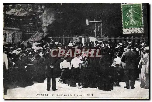 Cartes postales Lourdes Un Sermon A La Grotte