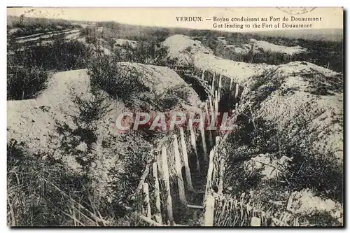 Ansichtskarte AK Verdun Boyau Conduisant Au Fort De Douaumont Militaria