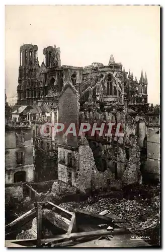 Cartes postales moderne Reims La cathedrale et les quartiers avoisinants apres le bombardement 1914 1918 Militaria