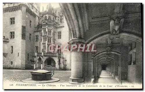 Cartes postales Pierrefonds Le Chateau Vue Interieure de la Colonnade de la cour d'honneur