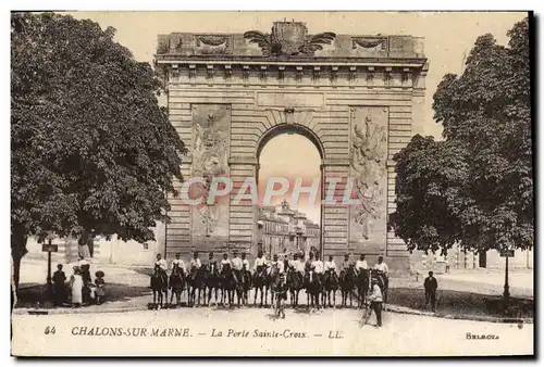 Ansichtskarte AK Chalons Sur Marne La Porte Sainte Croix Soldats Militaria