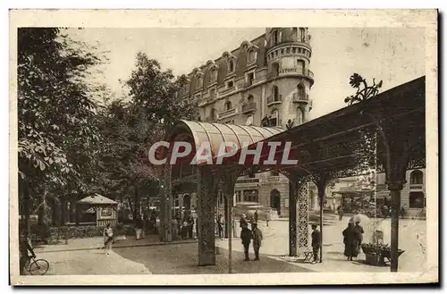 Cartes postales Vichy La Porte et Galeries Couvertes du Parc