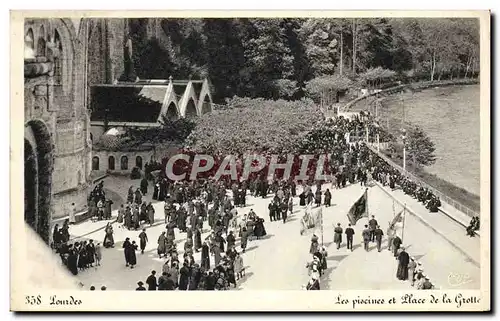 Ansichtskarte AK Lourdes Les piscines et place de la grotte