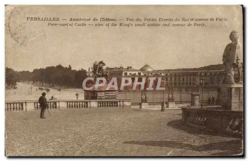 Cartes postales Versailles Avant Cour Du Chateau Vue des petites ecuries du roi et avenue de Paris