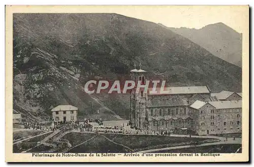 Cartes postales Pelerinage de Notre Dame de la Salette Arrivee d&#39une procession devant la basilique