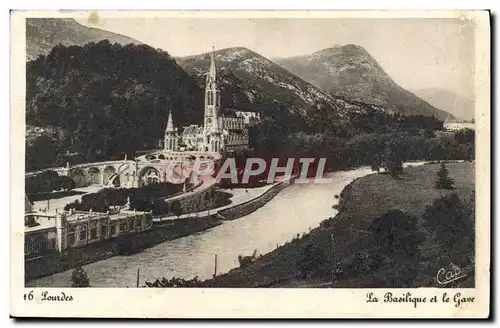 Cartes postales Lourdes La Basilique et le Gave